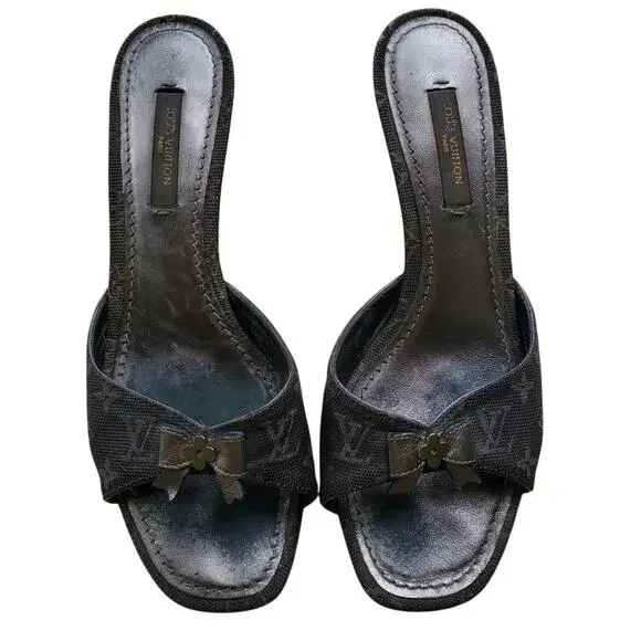 💫SOLD💫Y2k Louis Vuitton Monogram Bow Kitten Heel Mule - Size 35 EU - Picture 8 of 8